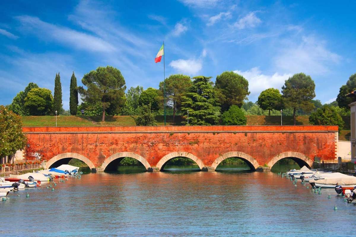 Fiori Sull'Acqua Apartments Peschiera del Garda Exterior foto